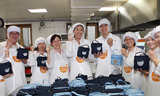 월드비전 홍진경, 결식아동 위해 일하다