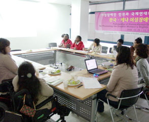 세계 YWCA 가자지구 희생자를 기리며…촛불집회