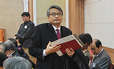 퇴장하는 기장 배태진 총무