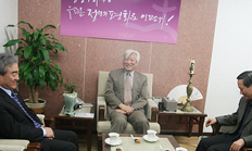 유진룡 장관, 김영주 NCCK 총무 방문