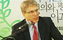 트베이트 WCC 총무, 총회 정리 기자회견 가져