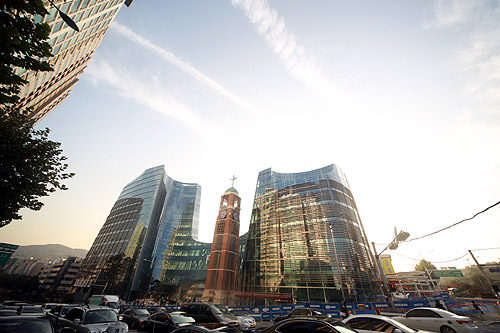 사랑의교회 새 예배당 완공됐지만…