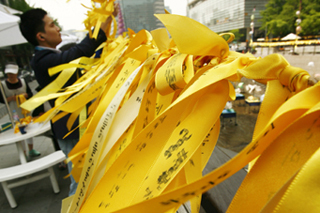 노란리본 “아무것도 해주지 못해 미안해”