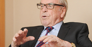 몰트만. “메가시티에 꼭 메가처치가 필요한가?”