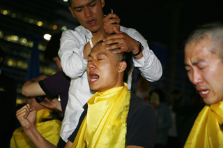 신학생들, 무기한 단식농성 돌입