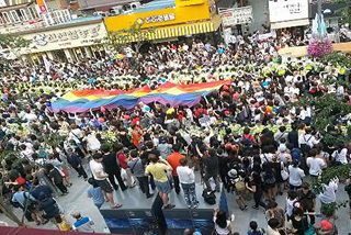성소수자들 퀴어문화축제 개최…기독교인들 반응 엇갈려