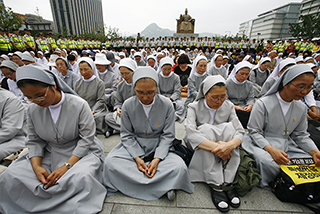광화문 광장에서의 단식 농성 전경