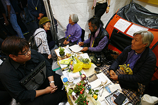 [포토] 두 얼굴의 기독교 