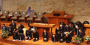 [기자수첩] 한국교회여, 침묵하고 또 침묵하라