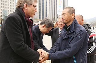 광화문 찾은 울라프 트베이트 WCC 총무