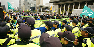 [현장스케치] 전쟁터가 된 광화문