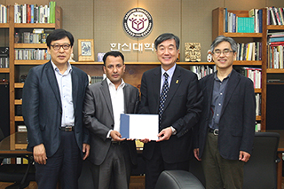 한신대, 네팔 지진피해 대학원생에 온정 전해