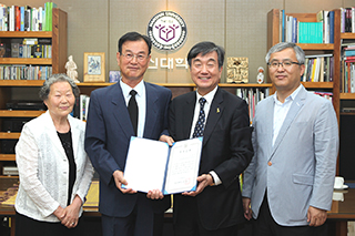 故이해진 동문 가족, 한신대에 1억 원 기부