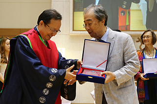 [포토] 표창 받는 장공기념사업회 김경재 이사장