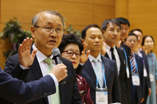 [포토] 기장 100회 총회에서 선서하는 새 얼굴들