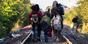 난민에게 구제 너머 사회통합의 기회를 줘야