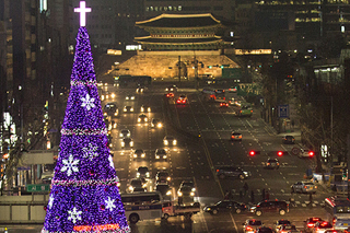 서울 광장 환히 밝힌 성탄트리