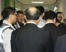 실행위는 무산..재정공개 촉구하는 목회자들