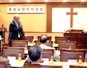 의장없이 속개된 실행위