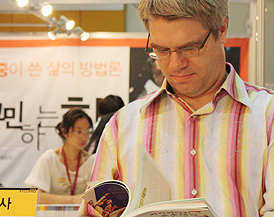 스캇 브레너 목사가 읽는 책은? 