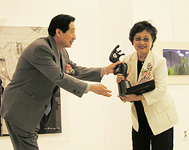 '대한민국기독교미술상' 수상에 조문자 작가 