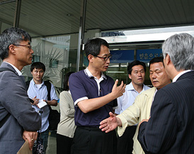 소환장 받은 목회자들 경찰서 항의방문