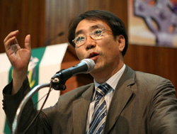 “미숙한 운전자 버스 길에 조약돌 놓는 심정으로”