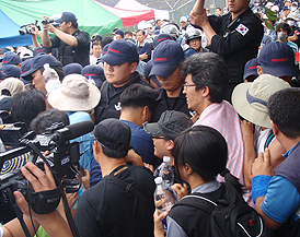 물 반입도 안되나...