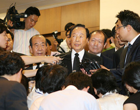 故 김대중 전 대통령 빈소 추모 발길 이어져 