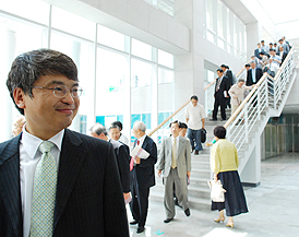 “새 학교 좋네” 한신대 신학대학원 본관 신축 