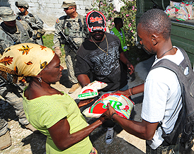 아이티 지진 발생 2주, 모금액은 주춤 … 
