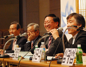 생각은 다르나…웃을 수 있어 좋다