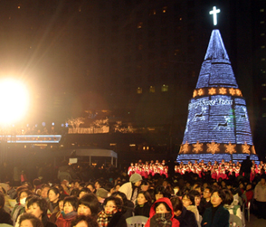 서울광장에 환한 성탄빛 