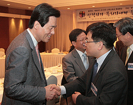 신학자들 “악수를 청합니다. 받아주세요”