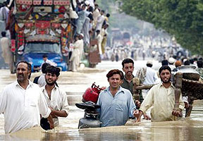 비통한 파키스탄, 대홍수 현장