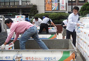 폭우로 피해 입은 수재민들에게 사랑을… 