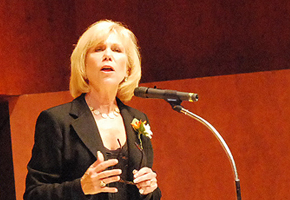 멀리 이국땅에서 온 내 아버지는…