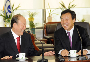 활짝웃는 손학규 대표와 이광선 회장