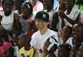 션, 어린이 돕기 위해 마라톤 완주