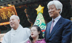 조계사에 밝혀진 성탄 트리