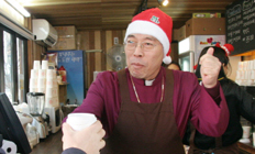 크리스마스 이브 주교님이 바리스타!